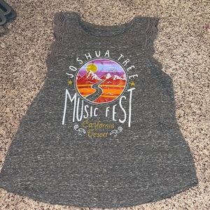 A super cute t-shirt with a nice design.